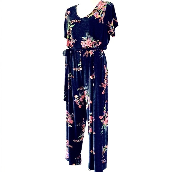Table Eight Pants - TABLE EIGHT floral jumpsuit with short sleeves and waist tie SIZE L